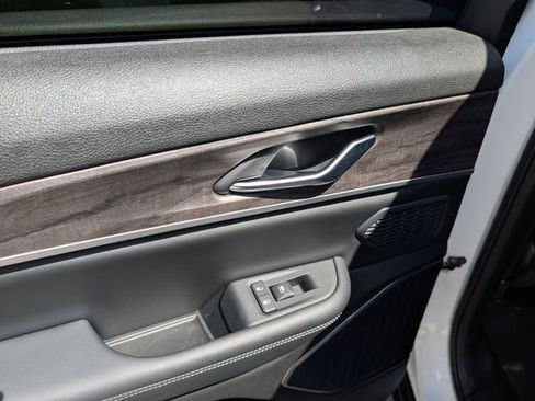 Used 2023 Jeep Grand Cherokee Limited w/ Black Appearance Package AWD/4WD image 15