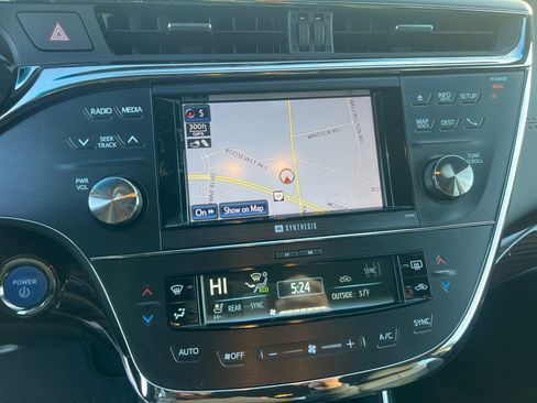 Used 2013 Toyota Avalon Limited image 34