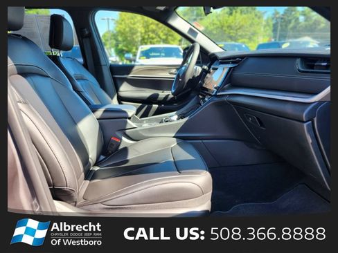 Used 2026 Jeep Grand Cherokee L Limited w/ Limited Altitude Package AWD/4WD image 11