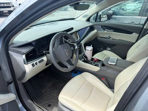 Used 2025 Cadillac XT6 Premium Luxury w/ Technology Package AWD/4WD image 5