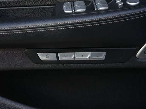 Used 2018 BMW 740i image 18