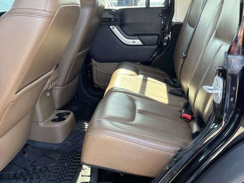 Used 2013 Jeep Wrangler Unlimited Rubicon w/ Connectivity Group AWD/4WD image 15
