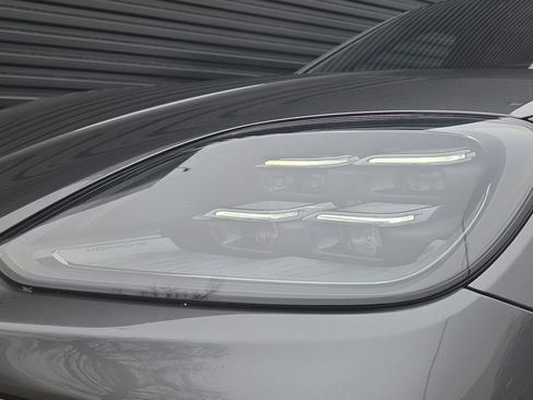 Certified 2024 Porsche Cayenne S image 25