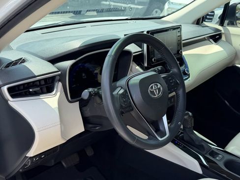 Used 2022 Toyota Corolla Cross XLE w/ Convenience Package AWD/4WD image 12