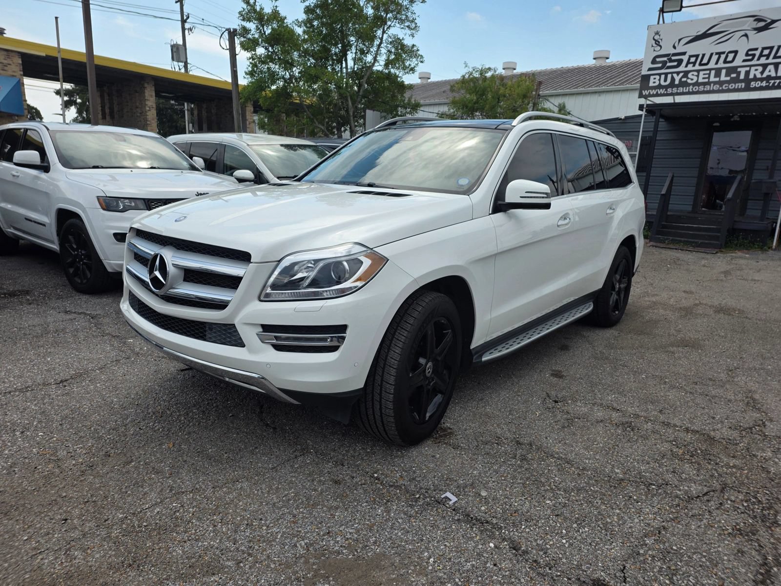 Used 2016 Mercedes-Benz GL 450 4MATIC image 2