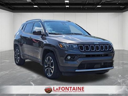 Used 2023 Jeep Compass Limited AWD/4WD image 7