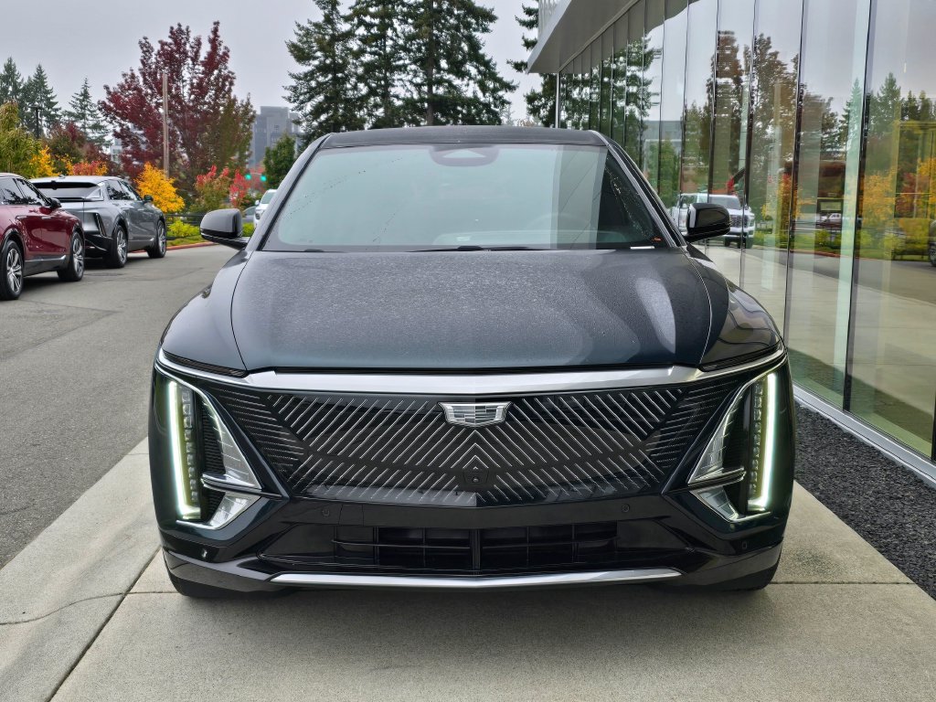 Certified 2024 Cadillac Lyriq Luxury AWD/4WD image 8