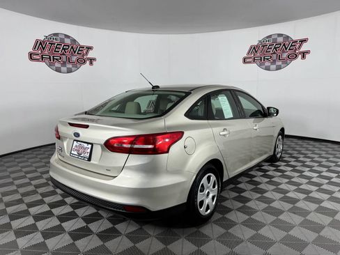 Used 2017 Ford Focus SE FWD image 7