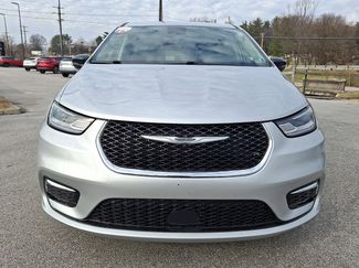 Used 2024 Chrysler Pacifica Limited video 2