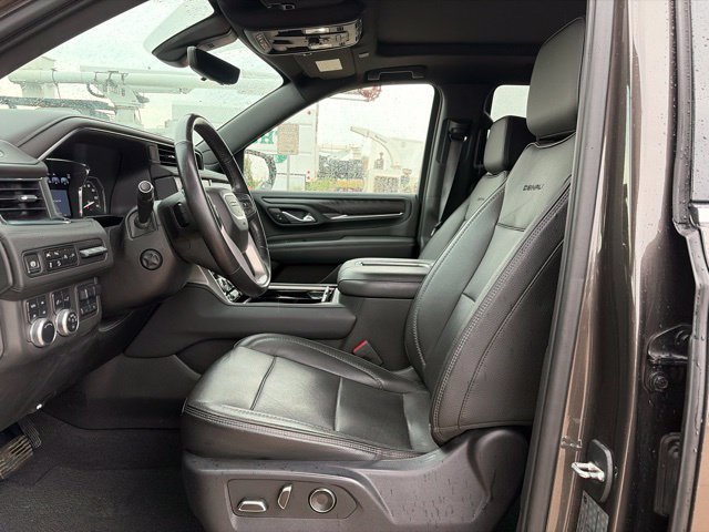 Used 2021 GMC Yukon Denali w/ Denali Premium Package AWD/4WD image 10