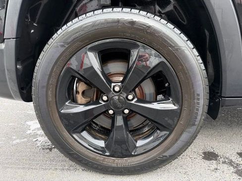 Used 2020 Jeep Cherokee Latitude Plus image 22