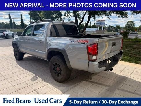 Used 2018 Toyota Tacoma TRD Sport AWD/4WD image 5