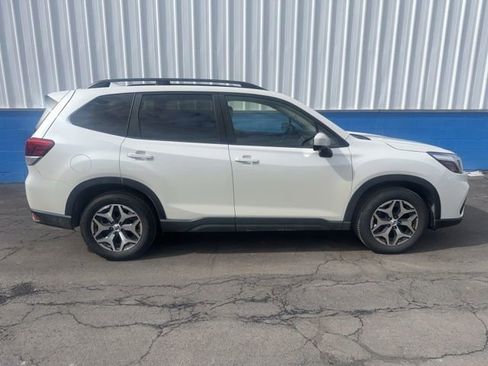 Used 2021 Subaru Forester Premium image 1