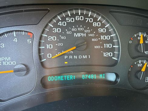 Used 2006 GMC Sierra 3500 SLE w/ Heavy-Duty Power Package AWD/4WD image 9