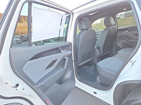 New 2026 Volkswagen Tiguan SE R-Line image 24