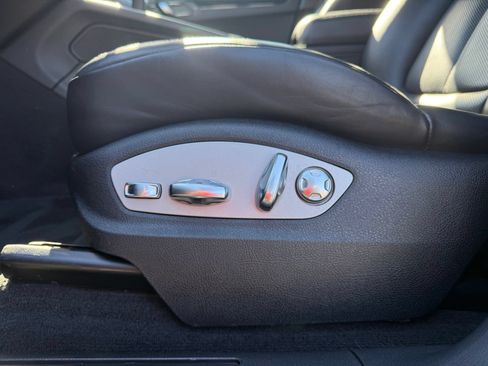 Certified 2024 Porsche Macan AWD/4WD image 28