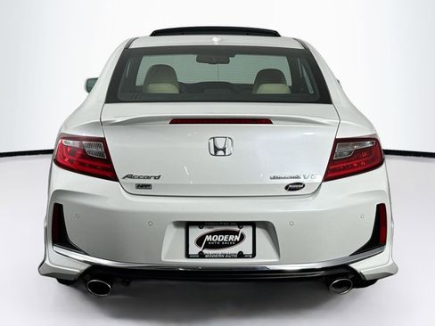 Used 2017 Honda Accord Touring image 10