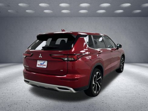 Used 2024 Mitsubishi Outlander SE Black Edition FWD image 5