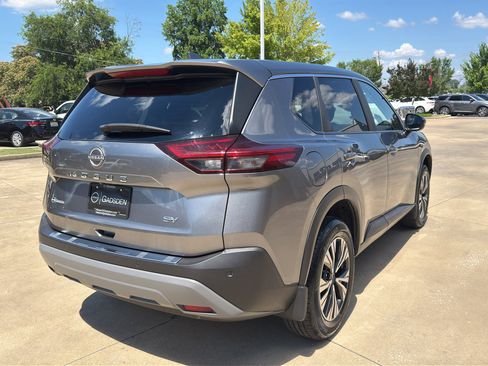 Used 2023 Nissan Rogue SV FWD image 3