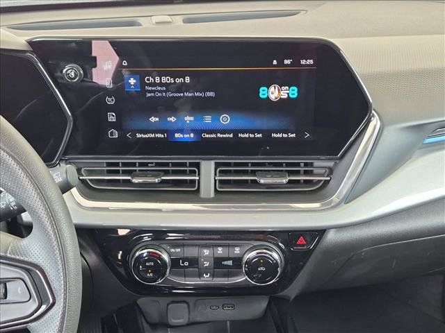 Used 2025 Chevrolet Trax LT FWD image 14