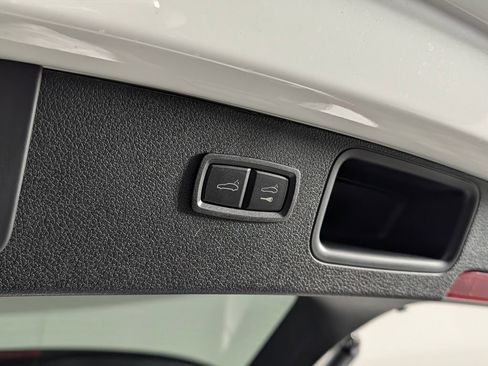 New 2026 Porsche Macan image 18