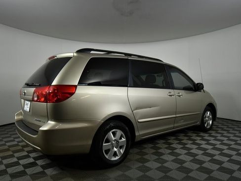 Used 2008 Toyota Sienna Sienna Passenger Van image 11