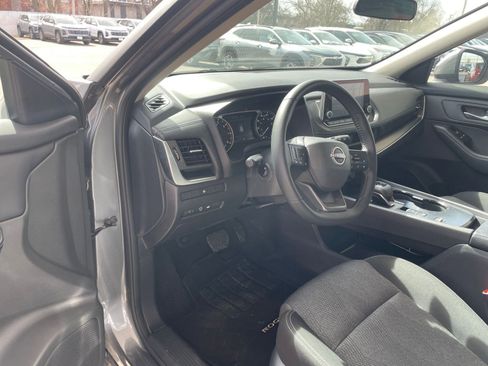 Used 2025 Nissan Rogue SV image 36