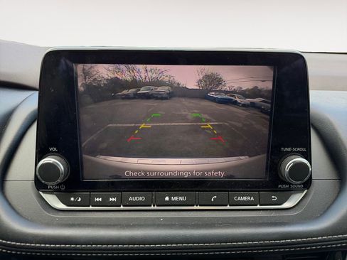 Used 2022 Nissan Rogue SV image 9