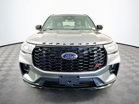 Used 2025 Ford Explorer ST AWD/4WD image 5