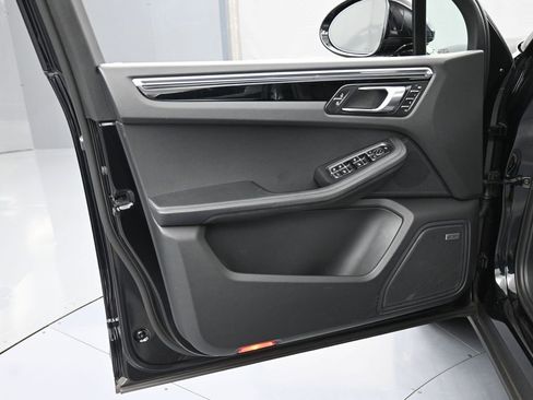 Certified 2022 Porsche Macan S image 15