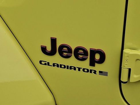 Used 2023 Jeep Gladiator Rubicon w/ Cold Weather Group AWD/4WD image 25