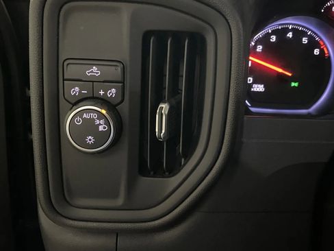 Used 2021 Chevrolet Silverado 1500 Custom image 18