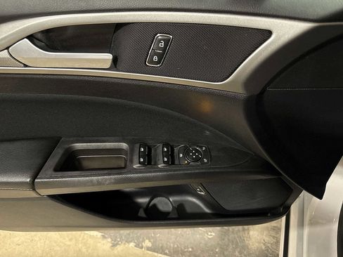 Used 2020 Ford Fusion SE image 23