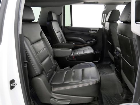 Used 2020 GMC Yukon XL Denali w/ Denali Premium Package AWD/4WD image 19