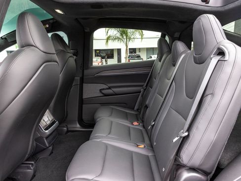 Used 2023 Tesla Model X AWD/4WD image 28