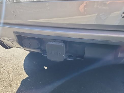 Used 2017 Jeep Grand Cherokee Overland AWD/4WD image 11