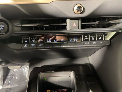 Used 2025 Toyota Crown Platinum AWD/4WD image 21