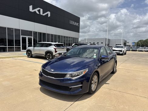 Used 2017 Kia Optima LX FWD image 4