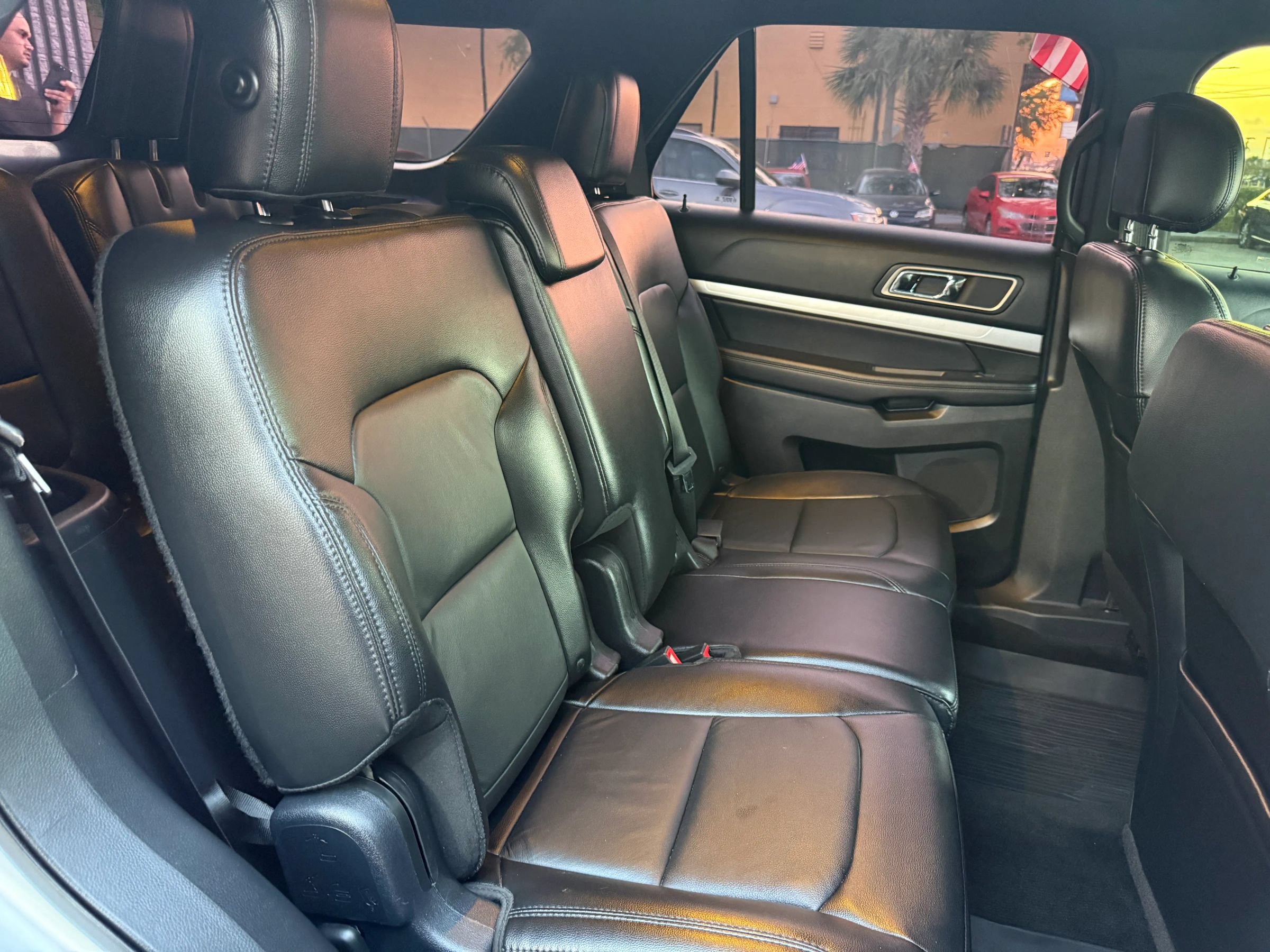 Used 2017 Ford Explorer XLT w/ Equipment Group 202A FWD image 16