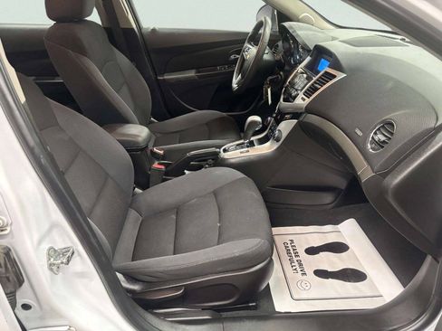 Used 2016 Chevrolet Cruze LT FWD image 20