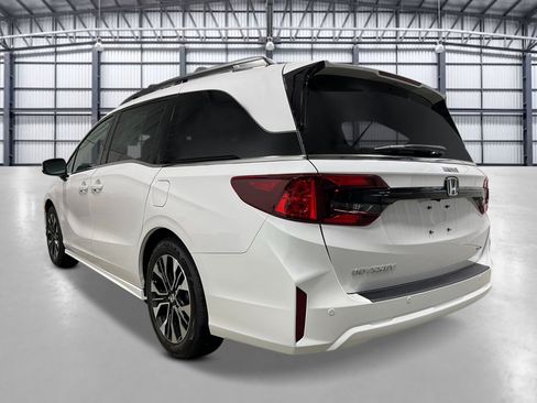New 2026 Honda Odyssey Elite image 3