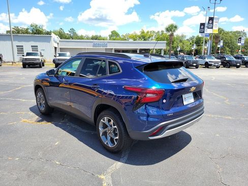Used 2024 Chevrolet Trax LT FWD image 4