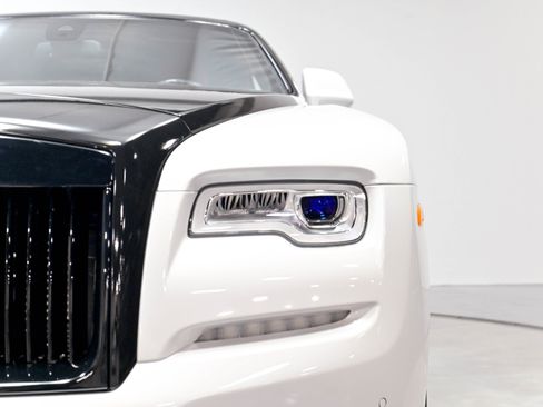 Used 2017 Rolls-Royce Dawn RWD image 50