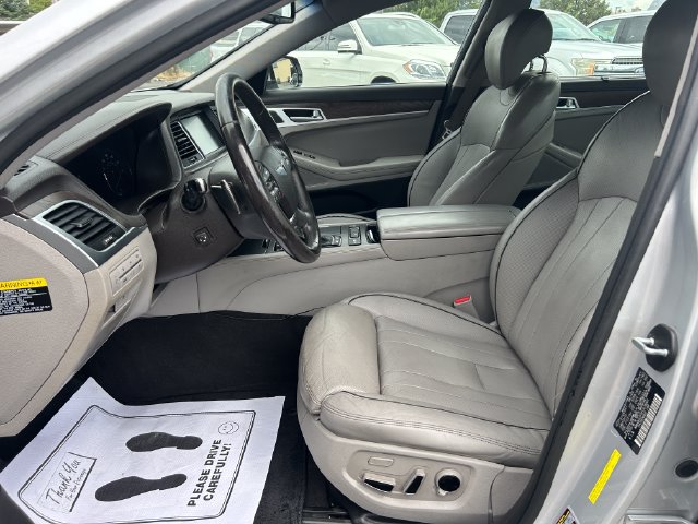 Used 2015 Hyundai Genesis 5.0 RWD image 23