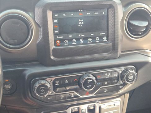 Certified 2018 Jeep Wrangler Unlimited Sport S AWD/4WD image 27