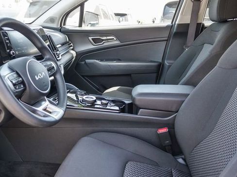 Certified 2025 Kia Sportage LX AWD/4WD image 18