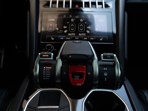 Used 2021 Lamborghini Urus AWD/4WD image 17