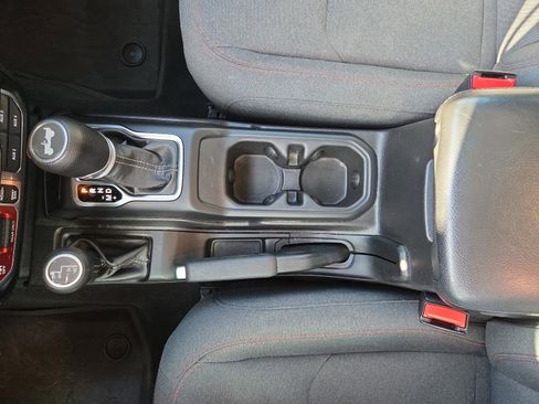 Used 2024 Jeep Wrangler Unlimited Rubicon w/ XTREMEE 35" Tire Package image 19