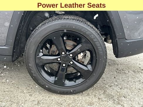 Used 2023 Jeep Grand Cherokee Altitude image 9