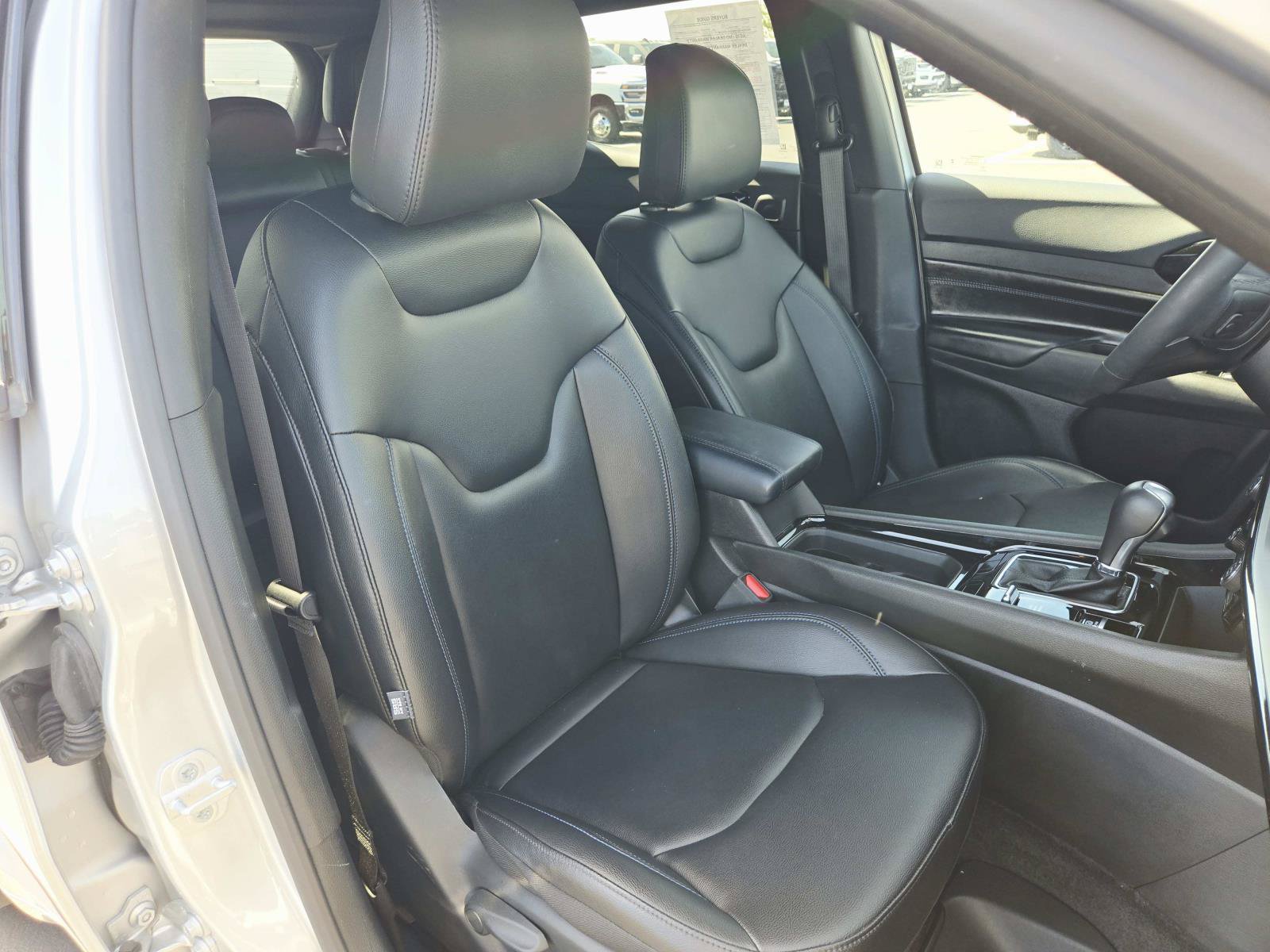 Used 2025 Jeep Compass Limited w/ High Altitude Package AWD/4WD image 17